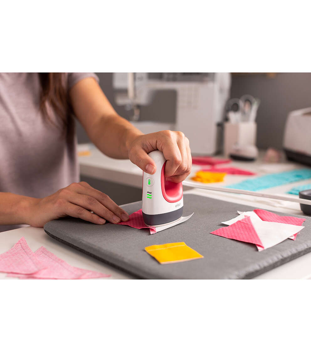 Cricut Raspberry EasyPress Mini